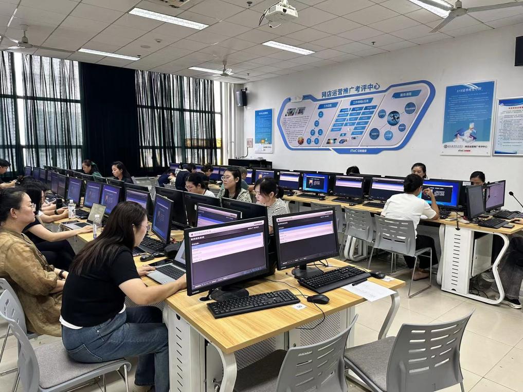 计算机系数字媒体教研室开展数字孪生主题暑期教师培训